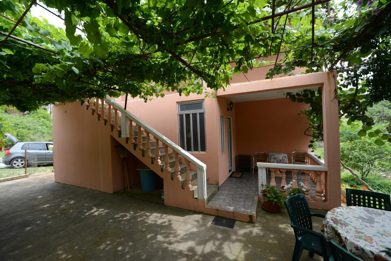 Others 2, President Holiday home