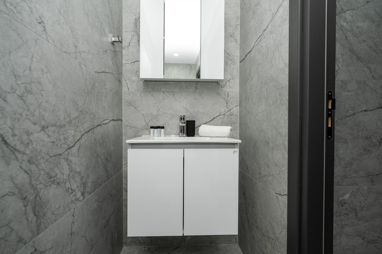 Bathroom 2, Spiros Luxury Apartments