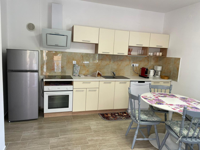 Others 5, Apartmani IRA, Vir