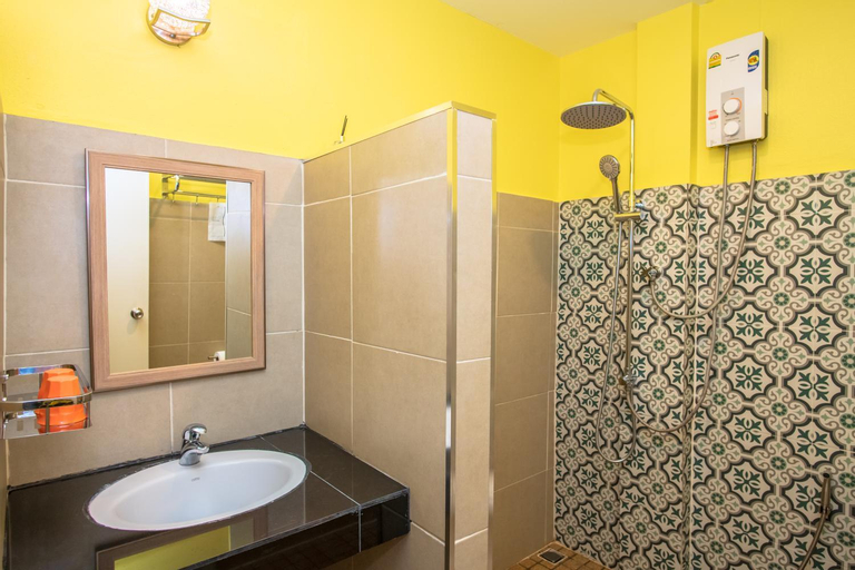 Bathroom 10
