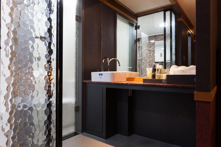 Bathroom 22