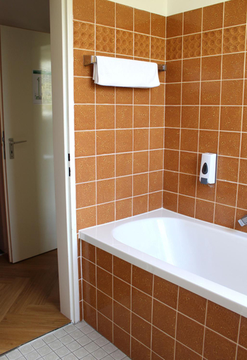 Bathroom 5, Autobahn Hotel Pfungstadt Ost, Darmstadt-Dieburg