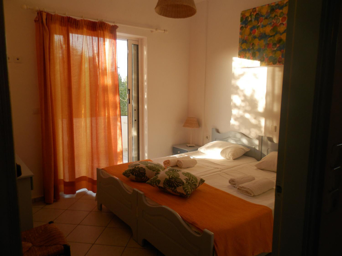 Bedroom 2, Silvi Mari Apartments, Crete