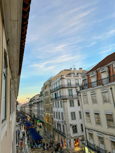 Others 5, Cozy room with shared bathroom on Rua Augusta, Lisbon