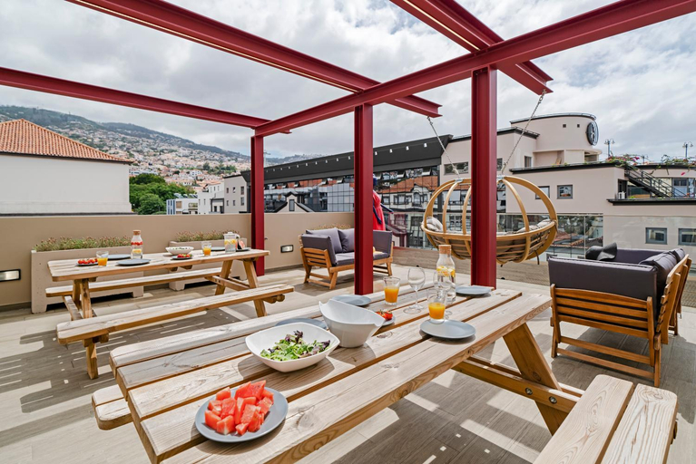 Others 3, Drapes Design Apartments by An Island Apart, Funchal