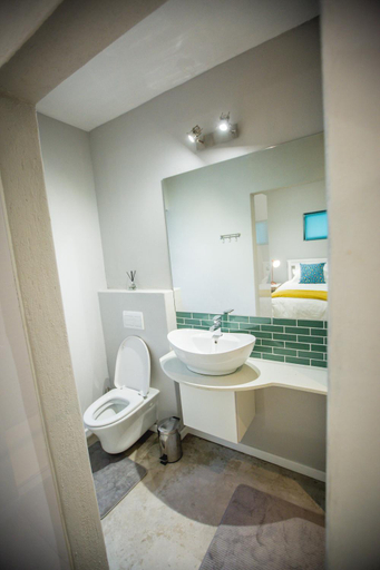 Bathroom 4, Maya Manor, Mopani