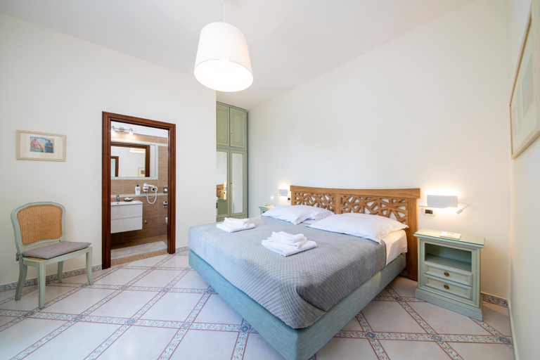 Bedroom 4, Marcantonio B&B, Napoli