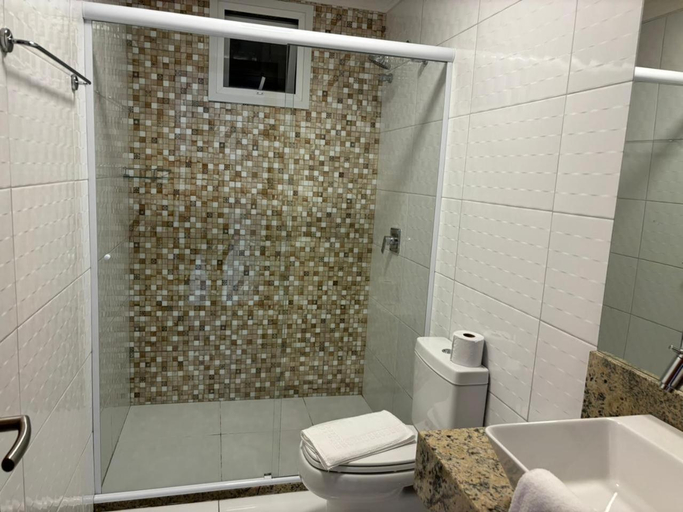 Bathroom 5, Hotel Golden Hills, Canela
