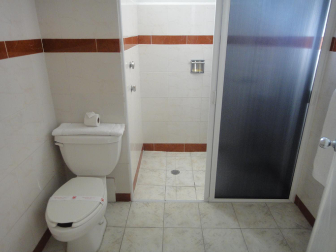 Bathroom 3, Hotel Mediterraneo Sa De Cv, Tulancingo de Bravo