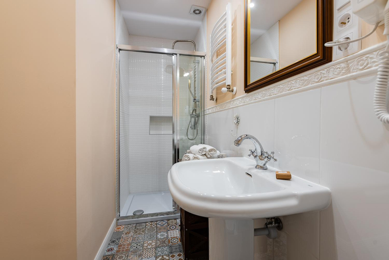 Shower 5, Lu Apartments, Bieruń-Lędziny