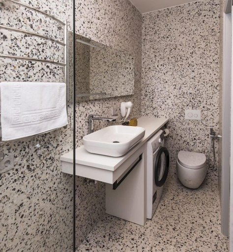 Bathroom 2, Roze Brīvzemnieka Apartments, Liepaja