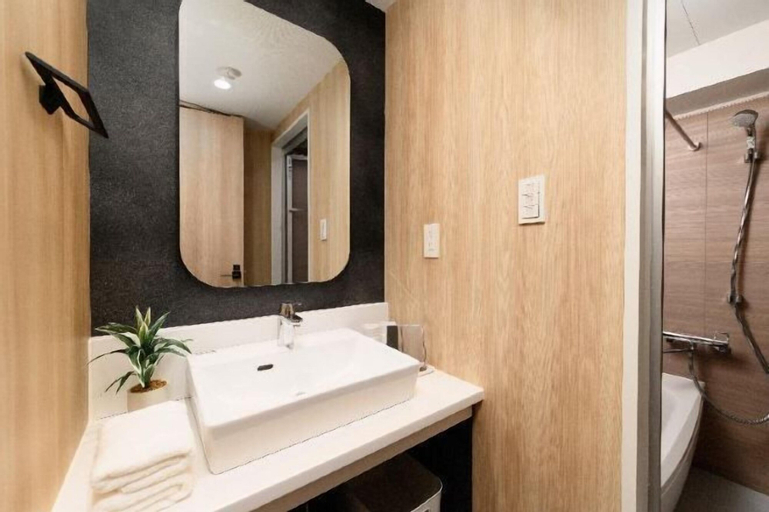 Bathroom 16