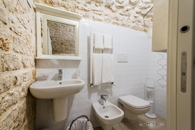 Others 4, Borgo Noci, Bari