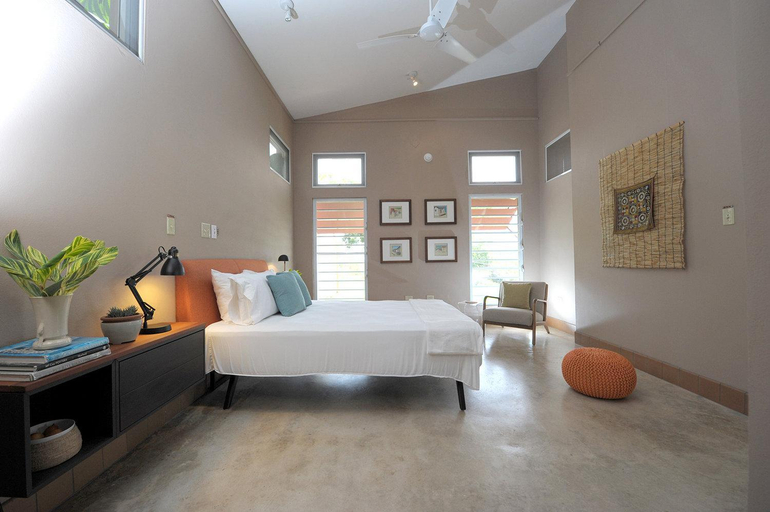 Others 4, 4 Casitas