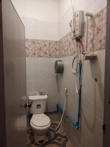Bathroom 3, erawan guest house, Pakxe
