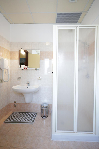 Bathroom 4