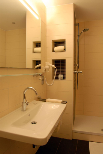 Bathroom 7