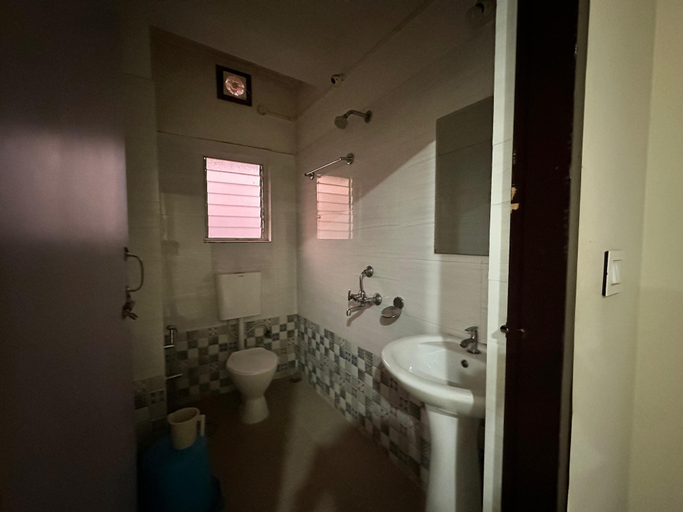 Bathroom, The Dew Drop Hotel, Kamrup Metropolitan