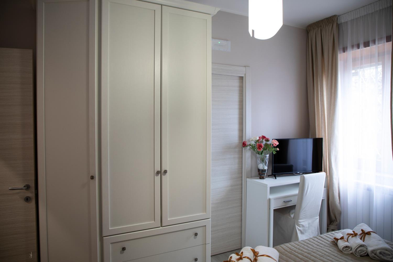 Bedroom 2, L' albero di giada, Caserta