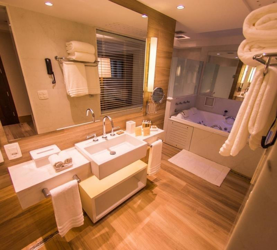 Bathroom 5, Vogal Luxury Beach Hotel & Spa, Natal