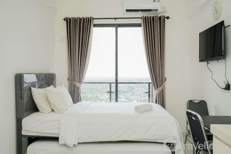 Bedroom 1, Cozy and Nice Studio at Sky House BSD By Travelio, South Tangerang