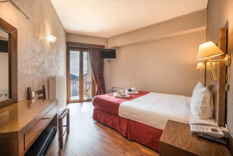 Bedroom 3, Arahova Inn, Central Greece