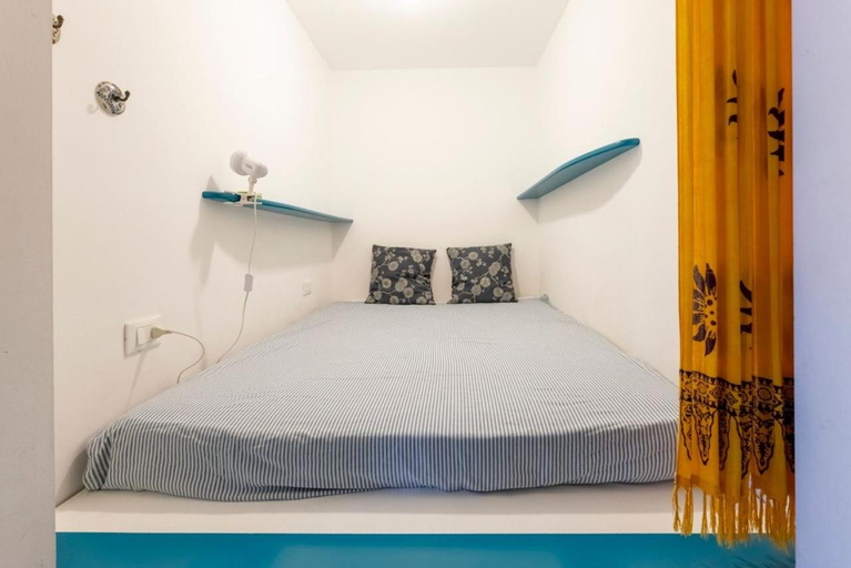Bedroom 2, CASA NEL BORGO, 20 METRI DAL MARE, Savona