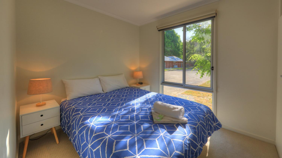 Bedroom 2, Myrtleford Holiday Park, Alpine- West