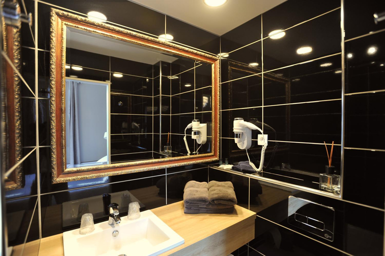 Bathroom 3, Hotel d'Angleterre Etretat, Seine-Maritime