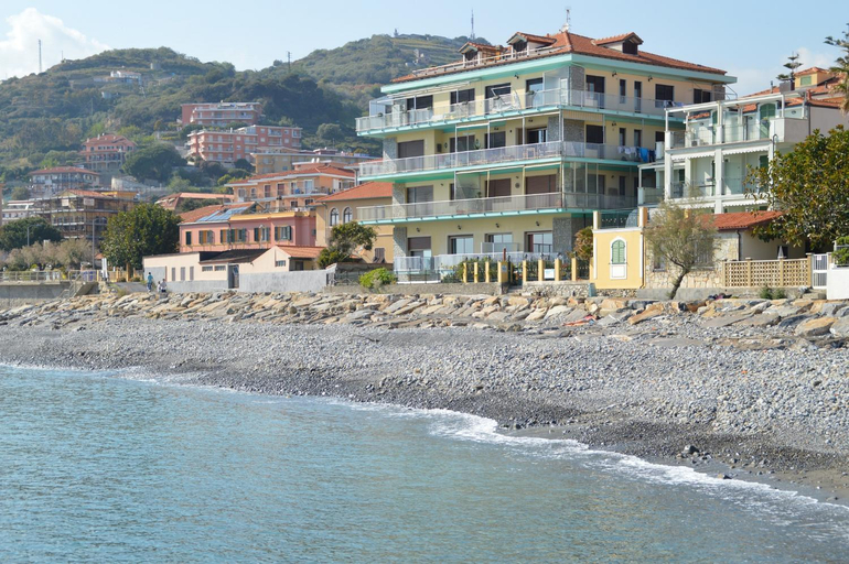 Others 5, Riva Beach Apartment, Imperia