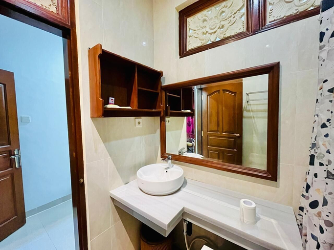 Bathroom 3, Puri Karang Residence, Bangli