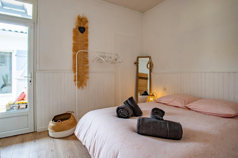 Bedroom, Villa a 2 pas de la plage, Gironde