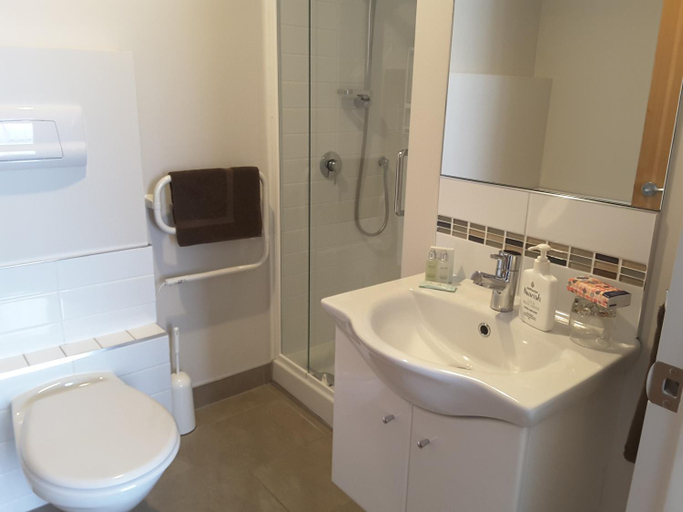 Bathroom 3, Focus Motel, Christchurch