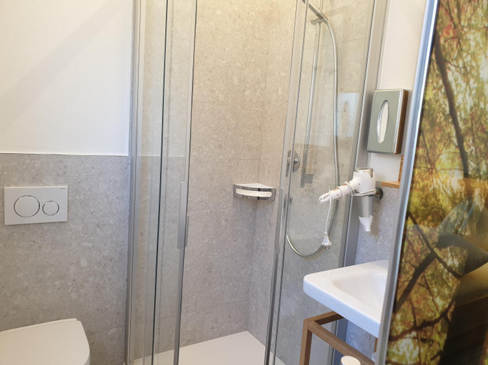 Bathroom 3, Bed&Breakfast Pension Hilpold, Bolzano