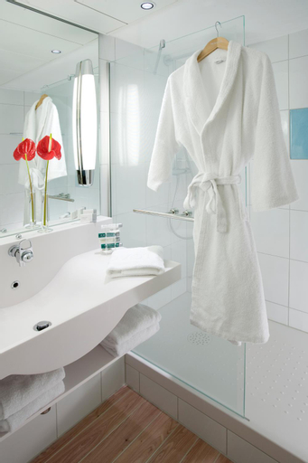 Bathroom 26