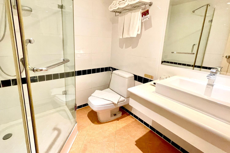 Bathroom 4, Rayaburi Hotel Patong, Pulau Phuket