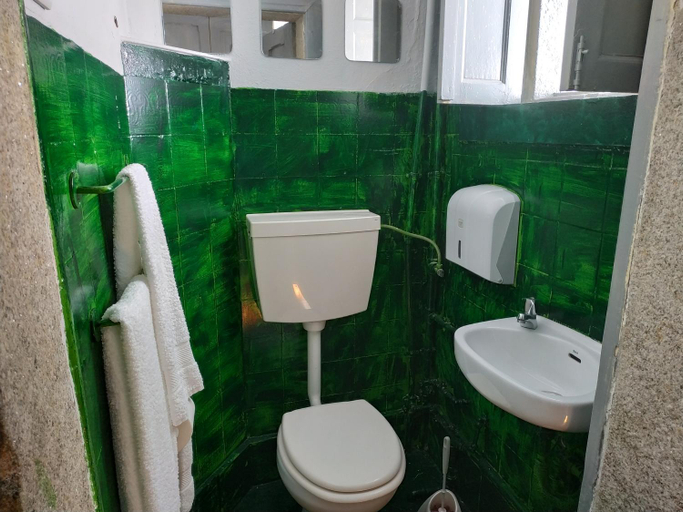 Bathroom 2, Gabriel Guesthouse, Porto