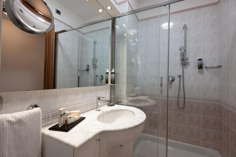 Bathroom 5, Hotel & Spa Savoy Beach, Venezia