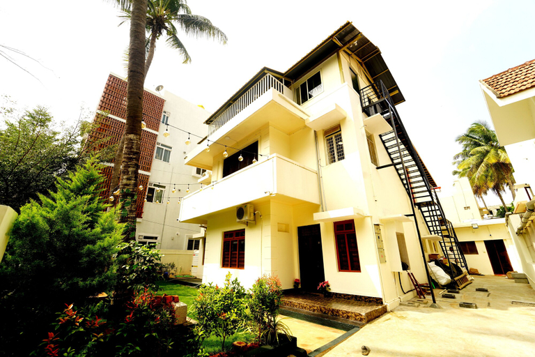 Exterior & Views