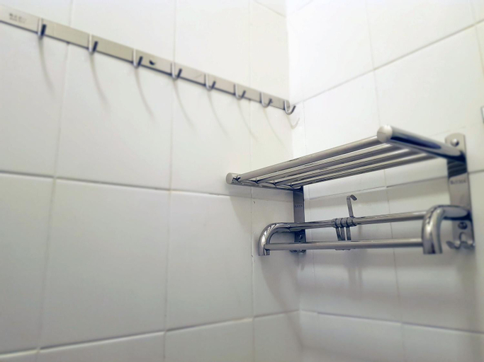 Bathroom 13