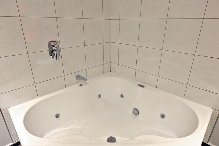 Bathroom 7