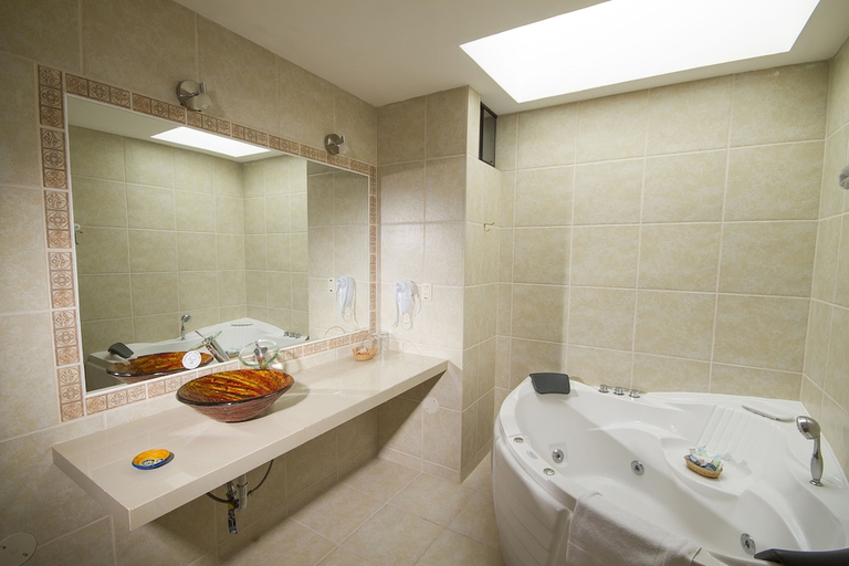 Bathroom 3, Agustos Urubamba Hotel, Urubamba