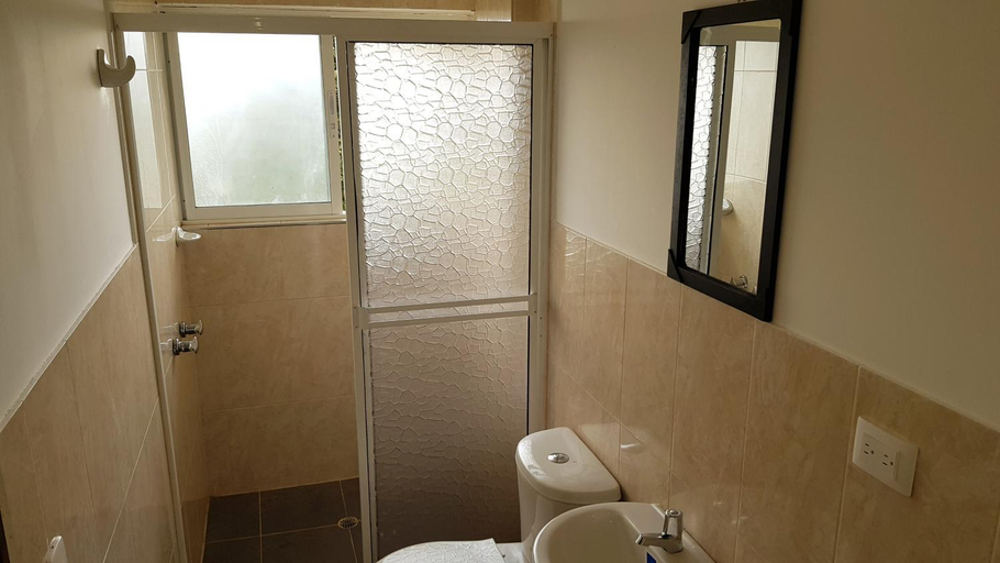 Bathroom 3, Dedalos Fly House, El Cerrito