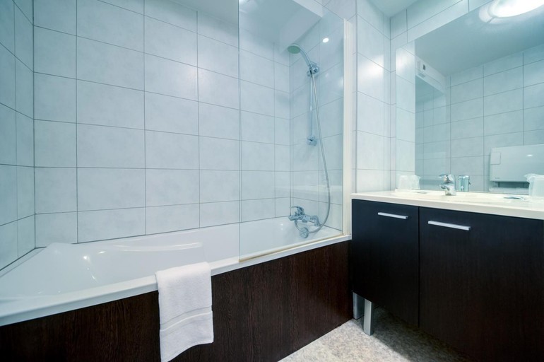 Bathroom 3, Comfort Aparthotel Mutzig Portes d'Alsace, Bas-Rhin