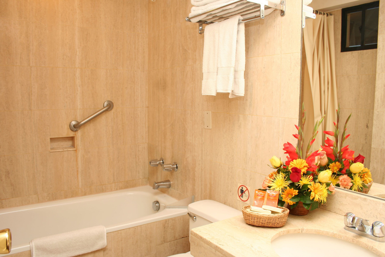 Bathroom 3, Agustos Urubamba Hotel, Urubamba
