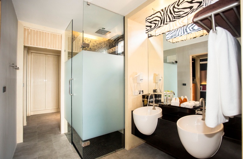 Bathroom 8