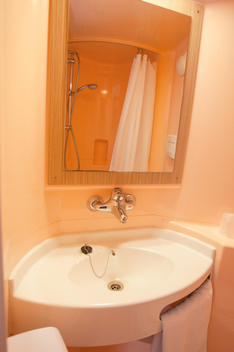 Bathroom 4, Premiere Classe Dijon Nord, Côte-d'Or