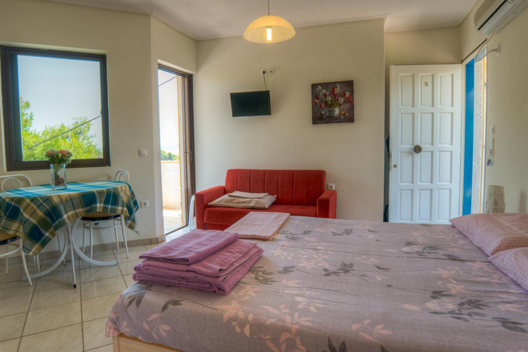 Others 2, Casa Cicale, Peloponnese