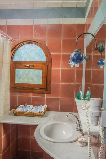 Bathroom 3, Iliatoras, Crete
