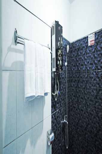 Bathroom 22